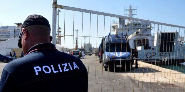 La France accepte d'accueillir 50 migrants présents dans les eaux territoriales italiennes.