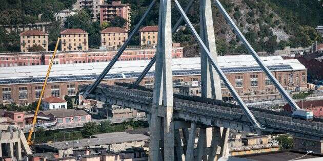 Une vue aérienne du pont Morandi effondré à Gênes le 19 août 2018.