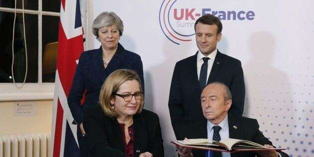 Macron et May signent un nouveau traité pour