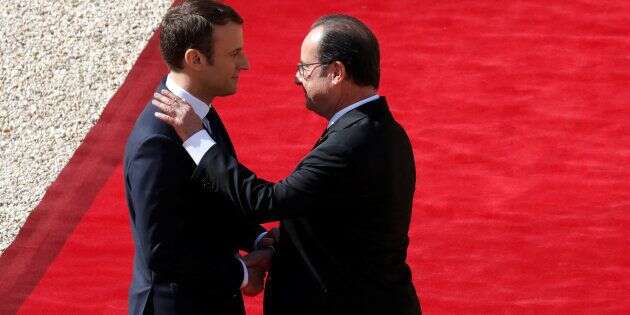 François Hollande raconte comment il s'est laissé surprendre par Emmanuel Macron.