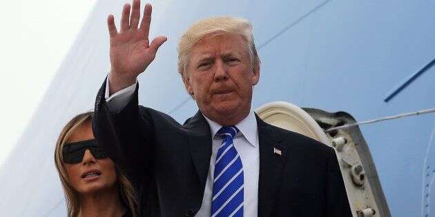 Le président américain Donald Trump et la Première dame Melania Trump montent dans le Air Force One pour leur voyage en Pologne, le 5 juillet.