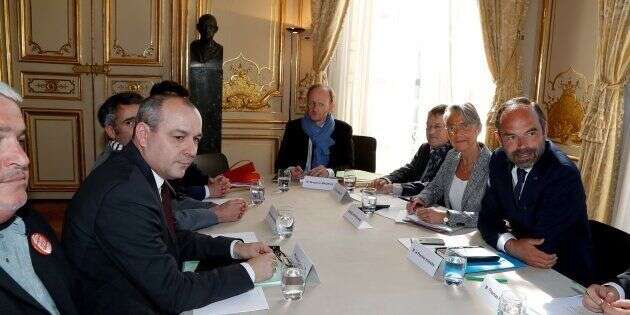 Le secrétaire général de la CFDT Laurent Berger (gauche) avant un rendez-vous avec le Premier ministre à Matignon, le 7 mai.