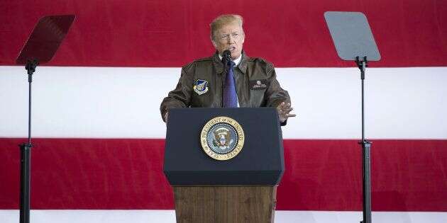 Donald Trump sur une base militaire américaine au Japon le 5 novembre 2017.