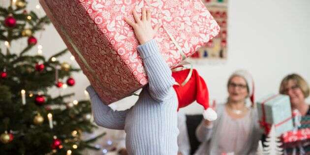 5 astuces pour mieux profiter de l'ouverture des cadeaux avec vos enfants à Noël (image d'illustration)