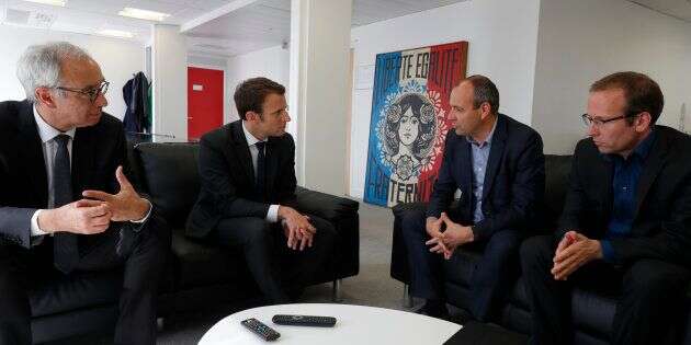 L'économiste Jean Pisani-Ferry et le syndicaliste Laurent Berger autour d'Emmanuel Macron pendant la campagne présidentielle.
