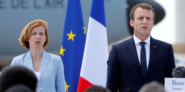 Emmanuel Macron et Florence Parly sur la base aérienne de Salon le 20 juillet 2017.