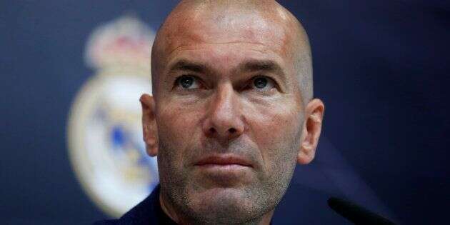 Zinédine Zidane annonce son départ du Real Madrid lors d'une conférence de presse surprise