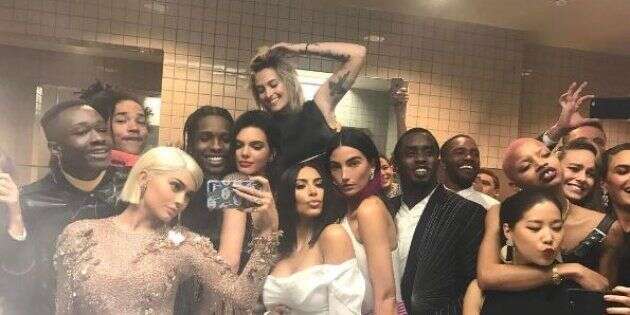 Le selfie toilettes de Kylie Jenner.