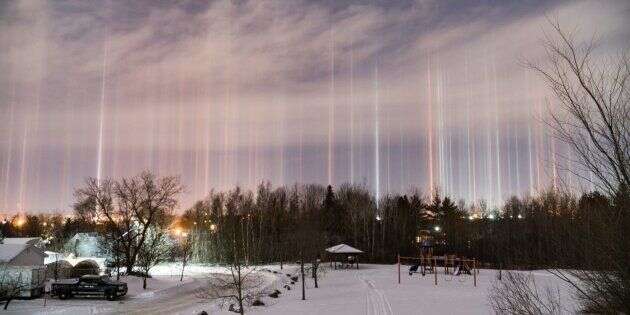 Au Canada, elle capture des photos sublimes de colonnes lumineuses.