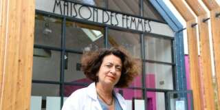 Le Docteur Ghada Hatem devant la Maison des Femmes de l'hôpital Delafontaine, le 5 août 2016 à Saint-Denis.
