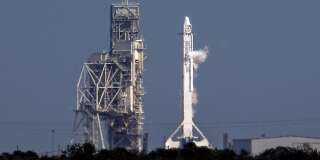 SpaceX lance sa première fusée recyclée, qui devrait diminuer le coût d'un lancement spatial.