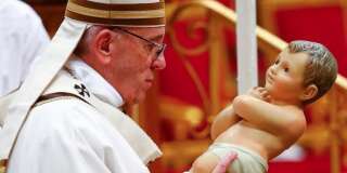 De l'avortement aux enfants syriens, le pape pense aux plus jeunes pendant la messe de Noël