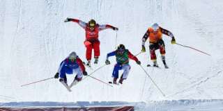 Finale du ski cross avec le Russe Sergey Ridzik, les Français Jean Frederic Chapuis et Francois Place et le Canadien Dave Duncan.