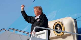 Donald Trump sortant de l'avion présidentiel à Palm Beach en Floride, vendredi 8 mars.