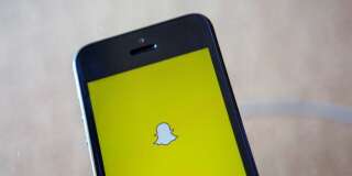 Face à ses usagers mécontents, Snapchat fait machine arrière.