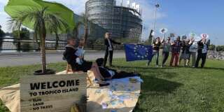 Des activistes d'Oxfam dénoncent les paradis fiscaux, le 4 juillet 2017 à Strasbourg.