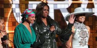 Lady Gaga,  Jada Pinkett Smith, Alicia Keys, Michelle Obama et Jennifer Lopez sur la scène des Grammy Awars.