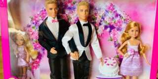 Ils ont créé un un coffret Barbie avec un couple gay et espèrent inspirer Mattel