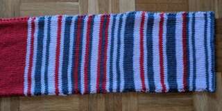 Sara Weber, la fille de la tricoteuse, a partagé sur Twitter l'histoire de cette écharpe.