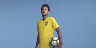 Coupe du monde 2018: Neymar présente le maillot du Brésil