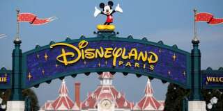 Le parc d'attraction Disneyland Paris a été contraint de s'excuser, après avoir refusé qu'un petit garçon participe à l'activité