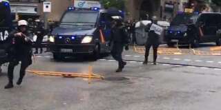 En images, les tensions en Catalogne entre la police et les participants au référendum.