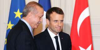 Frappes en Syrie: Emmanuel Macron contredit par deux fois par la Turquie