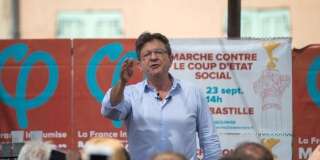 À Marseille, Mélenchon fait applaudir les chaînes d'info