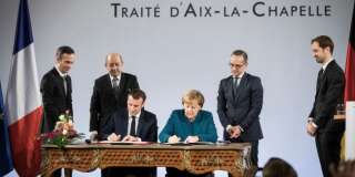 Signature du Traité d'Aix-la-Chapelle entre Emmanuel Macron et Angela Merkel, le 22 janvier 2019.