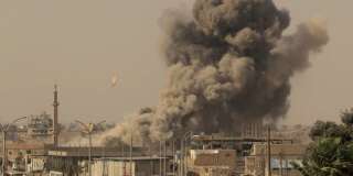 Une explosion à Raqqa le 15 août 2017.