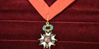 124 victimes du terrorisme reçoivent une médaille de reconnaissance (ici illustration avec la médaille de la légion d'honneur au cordon rouge. La médaille de reconnaissance a un cordon blanc)