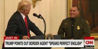 En présentant ce policier latino-américain, Trump a cru bon de préciser qu'il