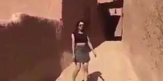 La vidéo d'une jeune femme en jupe en Arabie Saoudite provoque un tollé