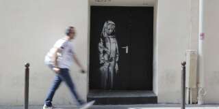 Une photo de l'oeuvre de Banksy au Bataclan, le 25 juin 2018 à Paris
