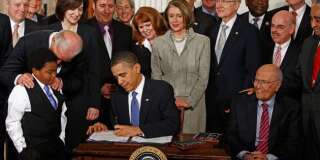 Le 23 mars 2010, Barack Obama signe l'Obamacare. Une réforme historique que Donald Trump ne parvient pas à détricoter.