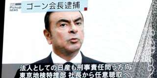 Nissan révoque Carlos Ghosn de son poste de président (Photo: un écran diffusant les informations dans les rues de Tokyo, et montrant Carlos Ghosn, le 21 novembre 2018)
