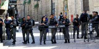 Des policiers près de la Vieille ville de Jérusalem, le 14 juillet.
