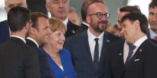Emmanuel Macron, ici lors d'un sommet du G7, va devoir calmer les inquiétudes des dirigeants allemand (Angela Merkel) et italien (Giuseppe Conte) au sujet du déficit français.