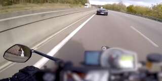 Benjamin (alias Para13) s'est filmé sur sa moto à 300km/h sur l'autoroute A7.