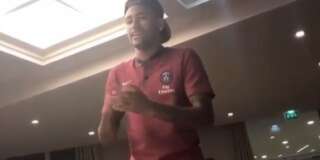 Neymar a eu droit à un bizutage en chanson pour son arrivée au PSG .