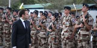 Trois semaines après avoir rendu visite aux soldats de l'opération Barkhane au Tchad, Emmanuel Macron présente ses vœux aux armées. Les seuls du mois de janvier.