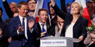 Marine Le Pen et Nicolas Dupont-Aignan lors du dernier meeting de campagne à Villepinte.