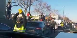 Giltes jaunes: deux fourgons de police caillassés à Lyon samedi