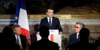 Macron à Versailles aux petits soins des patrons, une pathétique mascarade.