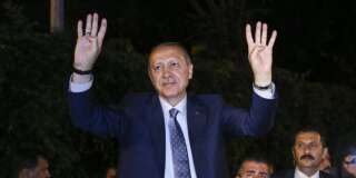 Turquie: Recep Tayyip Erdogan remporte officiellement l'élection présidentielle dès le premier tour.