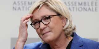 Utilisatrice assidue du réseau social, Marine Le Pen ne pense pas que du bien de Twitter.