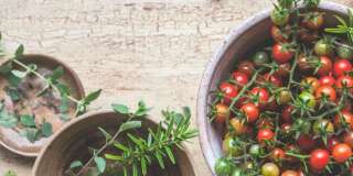 Des tomates maison? Pour une récolte en juillet, le travail commence dès le printemps: voici une liste d'indispensable pour planter ses tomates en pot.