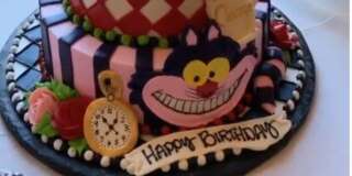 Le gâteau d'anniversaire représentait le chat Cheschire, fameux personnage de