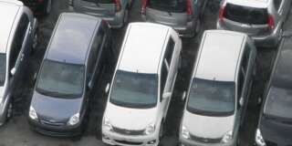 From our apartment at SS16, Subang Jaya, we got an aerial view over a car dealer which was just across the road. There, there were tons of Perodua vehicles, meaning of course - Perodua Viva. I zoomed into a section of the cars. These are three 2011 Perodua Viva, the left one a normal variant and the other two on the right, a Viva Elite. The left one is in medallion grey, followed by white and then light green. These vehicles are brand new and unregistered. The dealer in which these cars belong to is Destiny Auto.