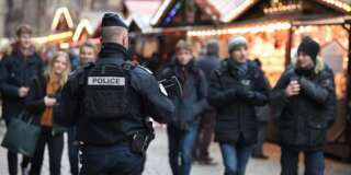 Policier patrouillant dans le marché de Strasbourg après l'attentat commis par Chérif Chekatt (illustration).
